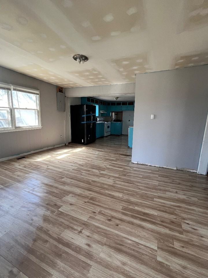 305 N Ave - Photo 3 of 24