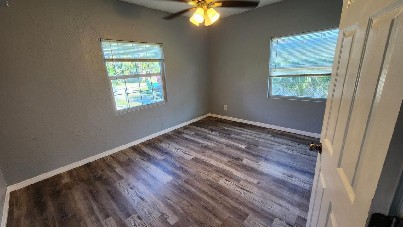 453 Solona St - Photo 6 of 13