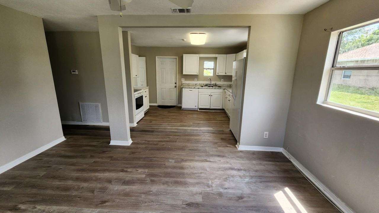 4725 Knollwood Dr - Photo 3 of 9