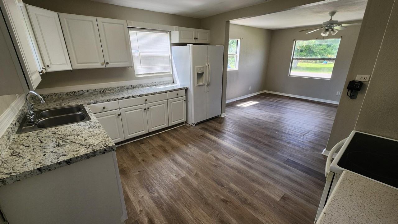 4725 Knollwood Dr - Photo 4 of 9