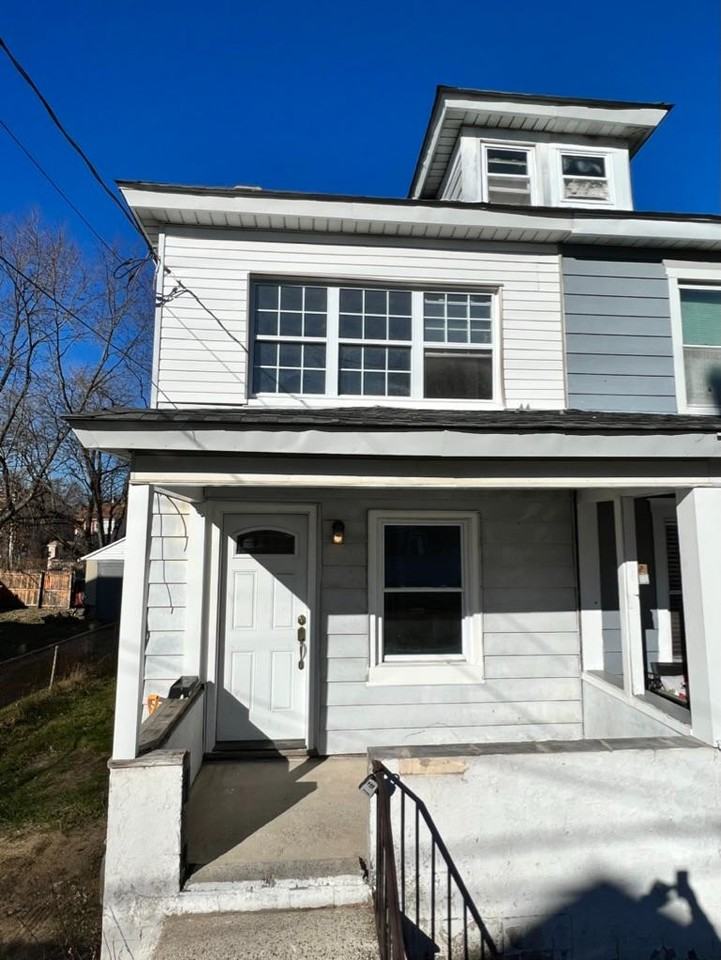 243 W Adams - Photo 2 of 30