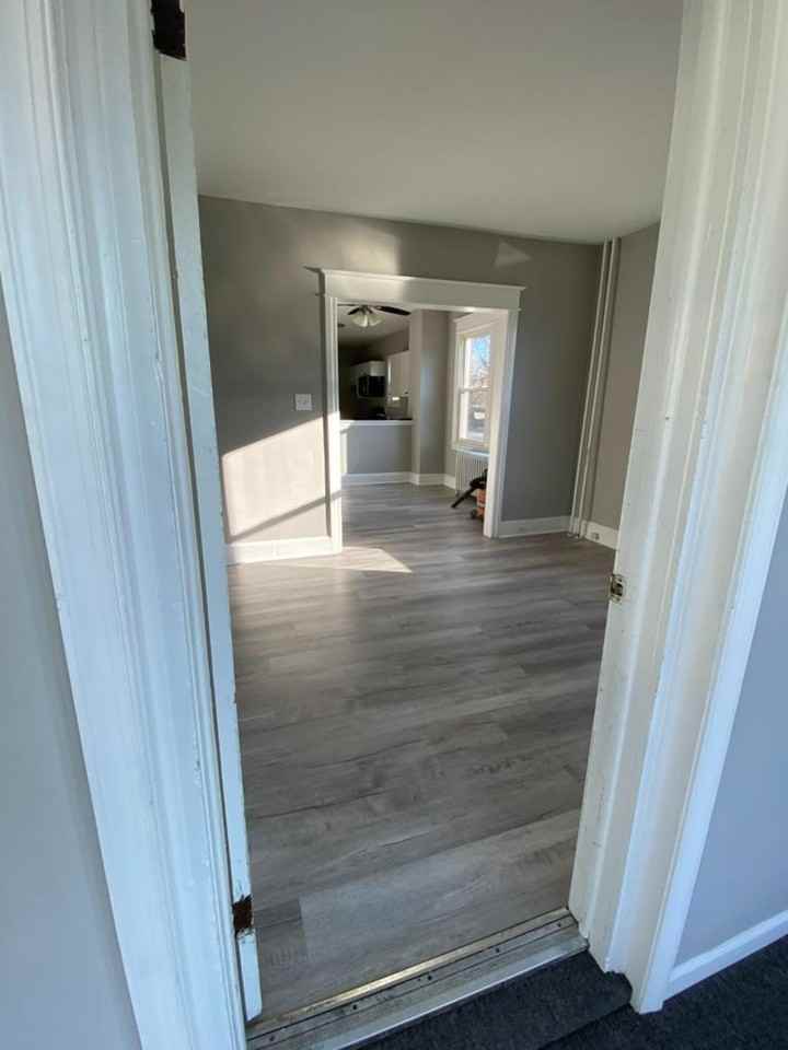 409 W Broad - Photo 3 of 35