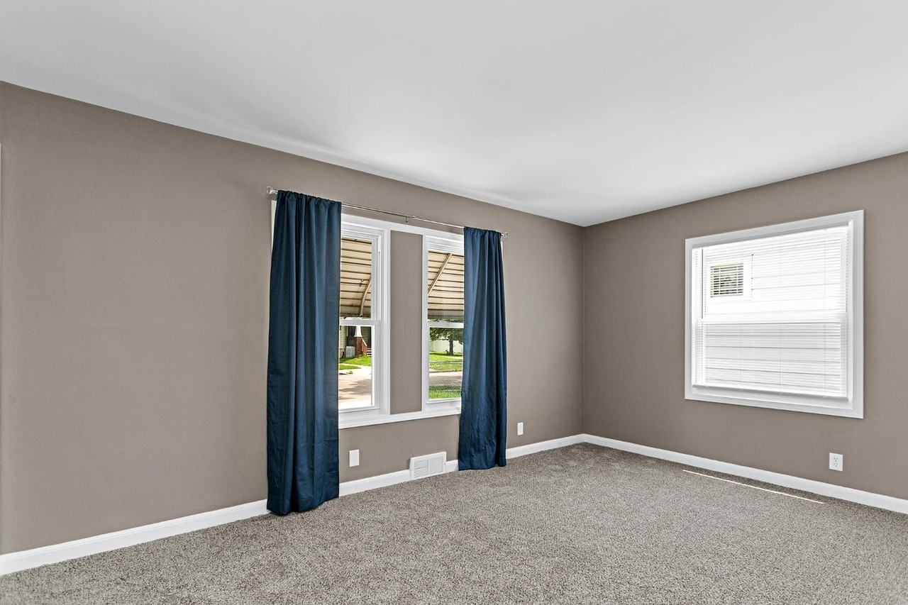 5363 N 66th St - Photo 2 of 31