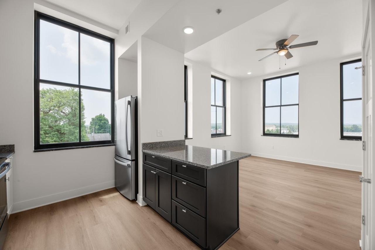 THE GRAD LUXURY APARTMENTS - Photo 3 of 10