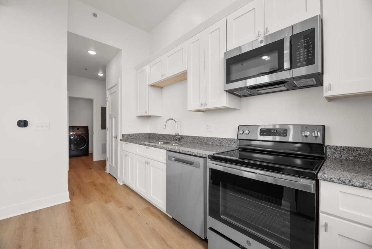 THE GRAD LUXURY APARTMENTS - Photo 6 of 10