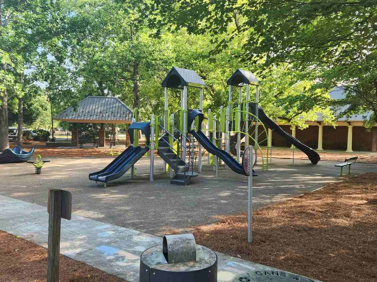 Apartment Building - Photo 3 of 27