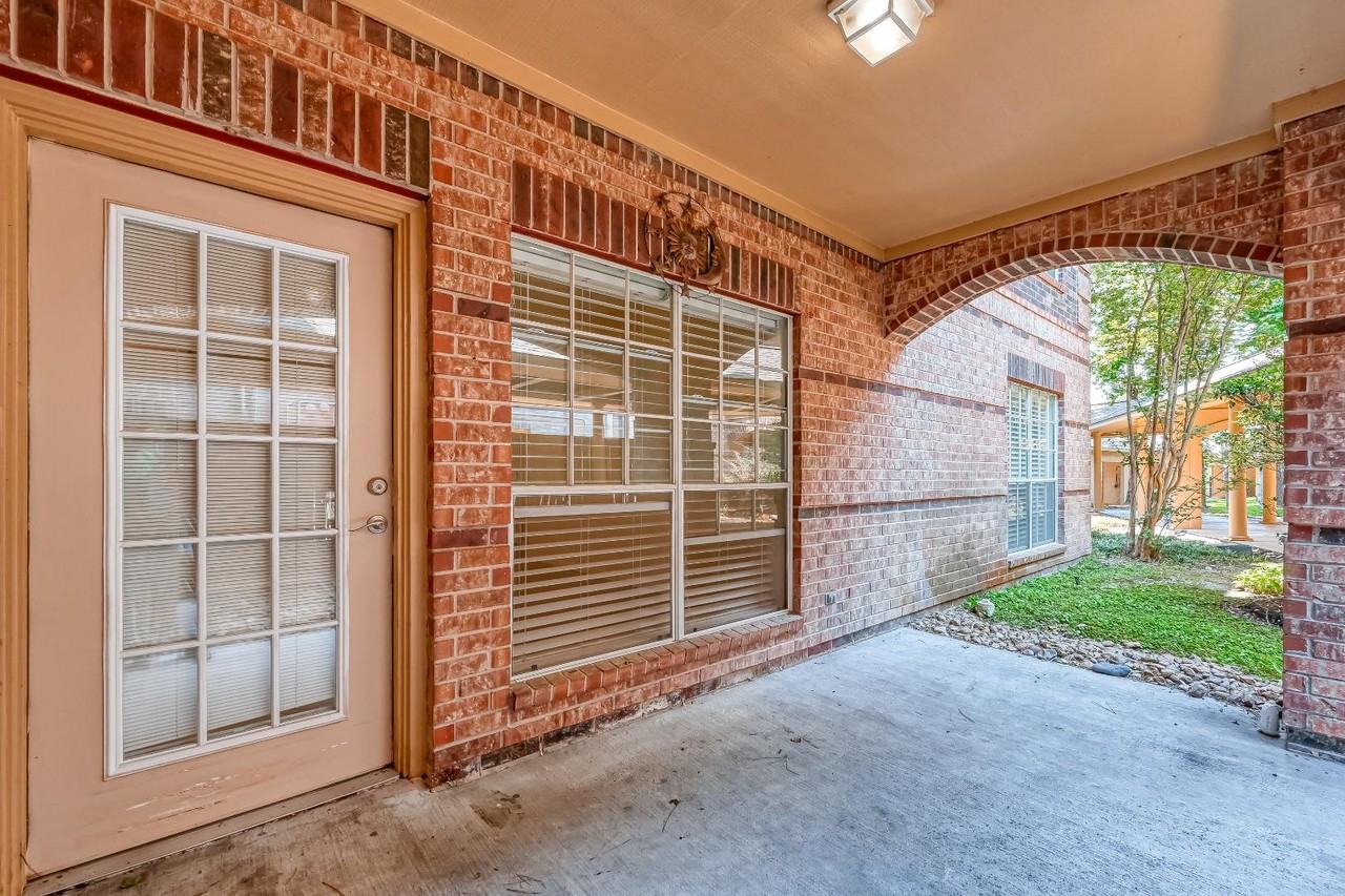 2803 King Crossing - Photo 2 of 48