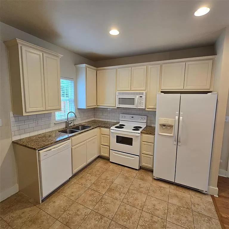 1207 Marcy St #B - Photo 2 of 14