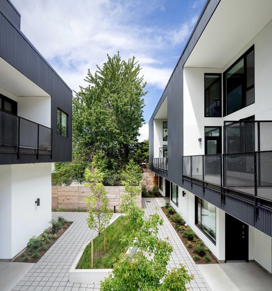 01M - Makers Row - Photo 3 of 10