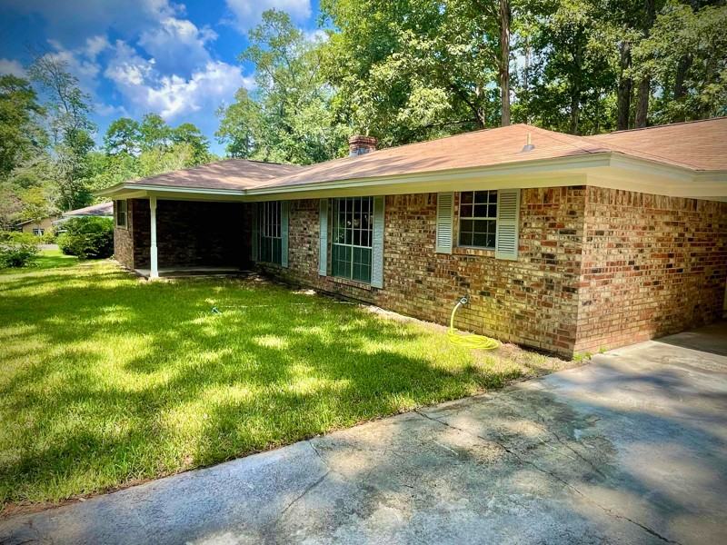 1102 Ada St - Photo 2 of 27