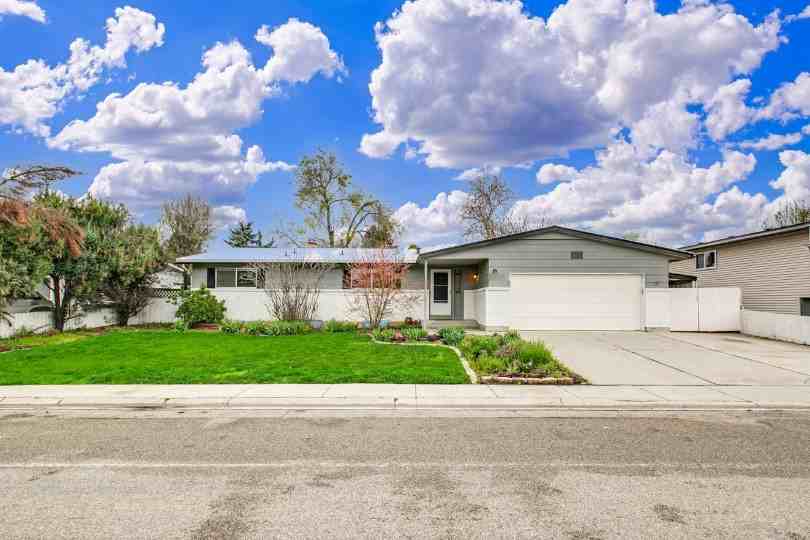 10930 W Sandhurst Dr - Photo 2 of 2