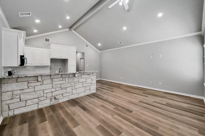 600 Alamo Dr - Photo 3 of 20