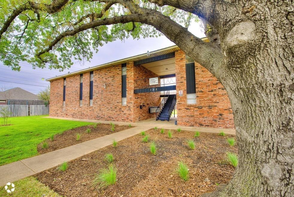 Hidden Oaks - Photo 2 of 10