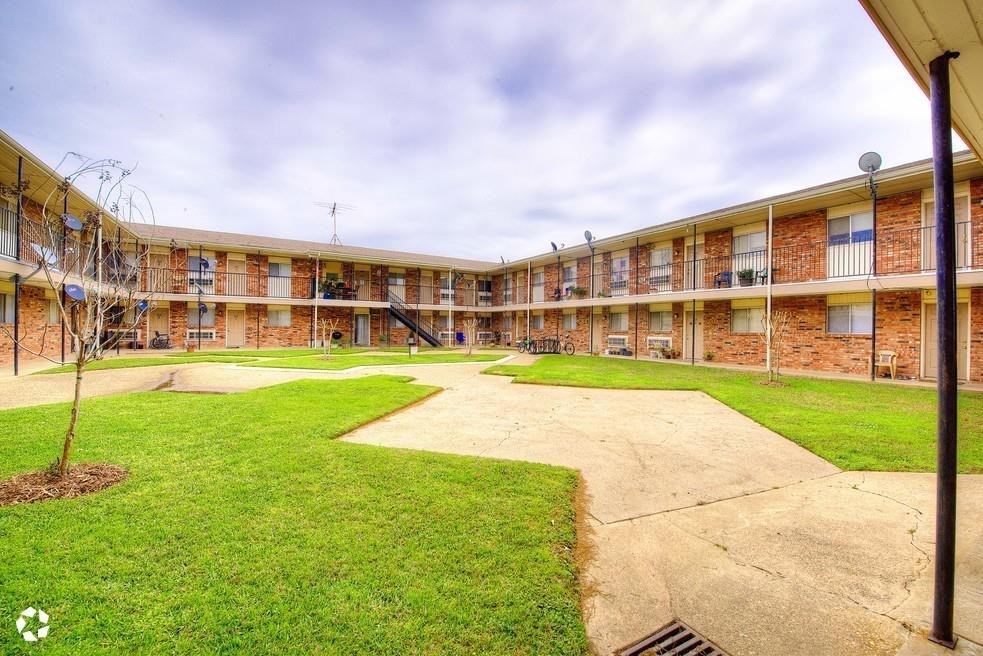 Hidden Oaks - Photo 3 of 10