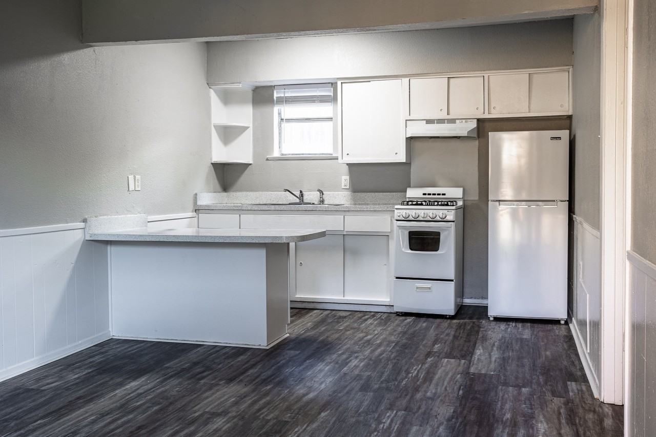 Hidden Oaks - Photo 4 of 10