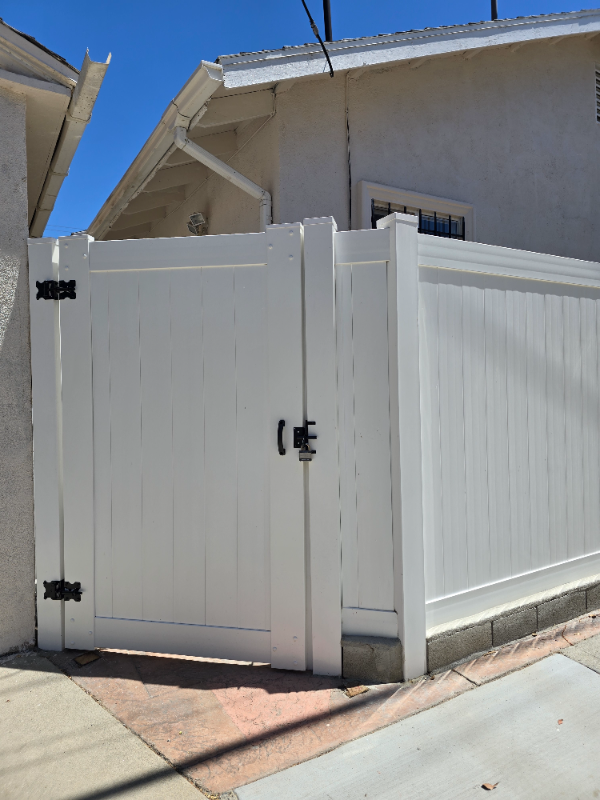 617 W 21st St - Photo 3 of 19