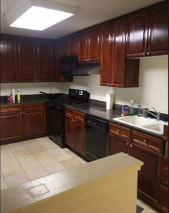 1112 Eddy St #C - Photo 3 of 13