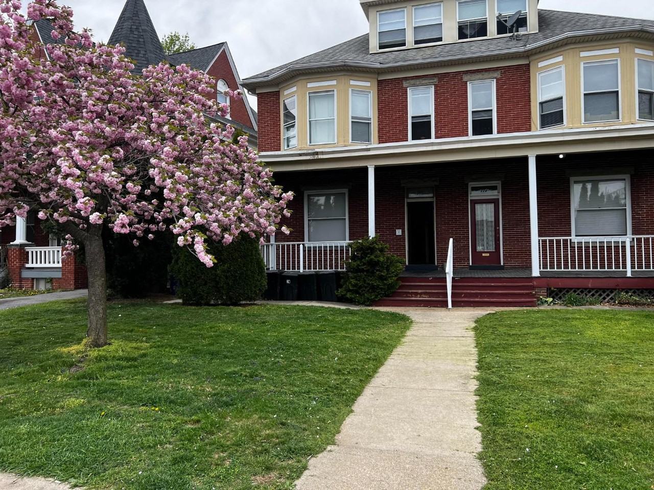 715 Oak Hill Ave - Photo 2 of 4