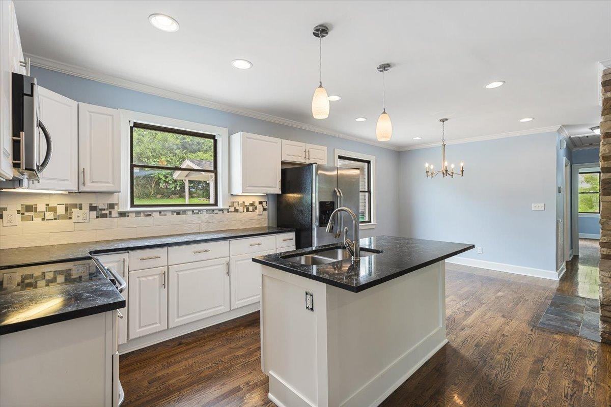 416 Anderson Ln - Photo 3 of 27