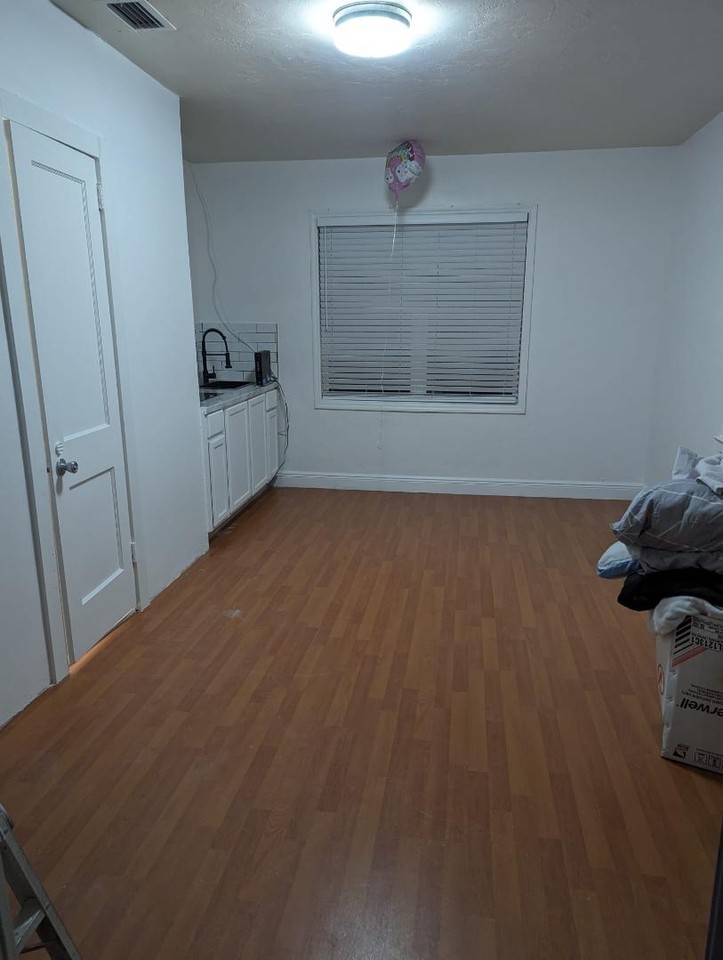 Noble Gables - Photo 5 of 19