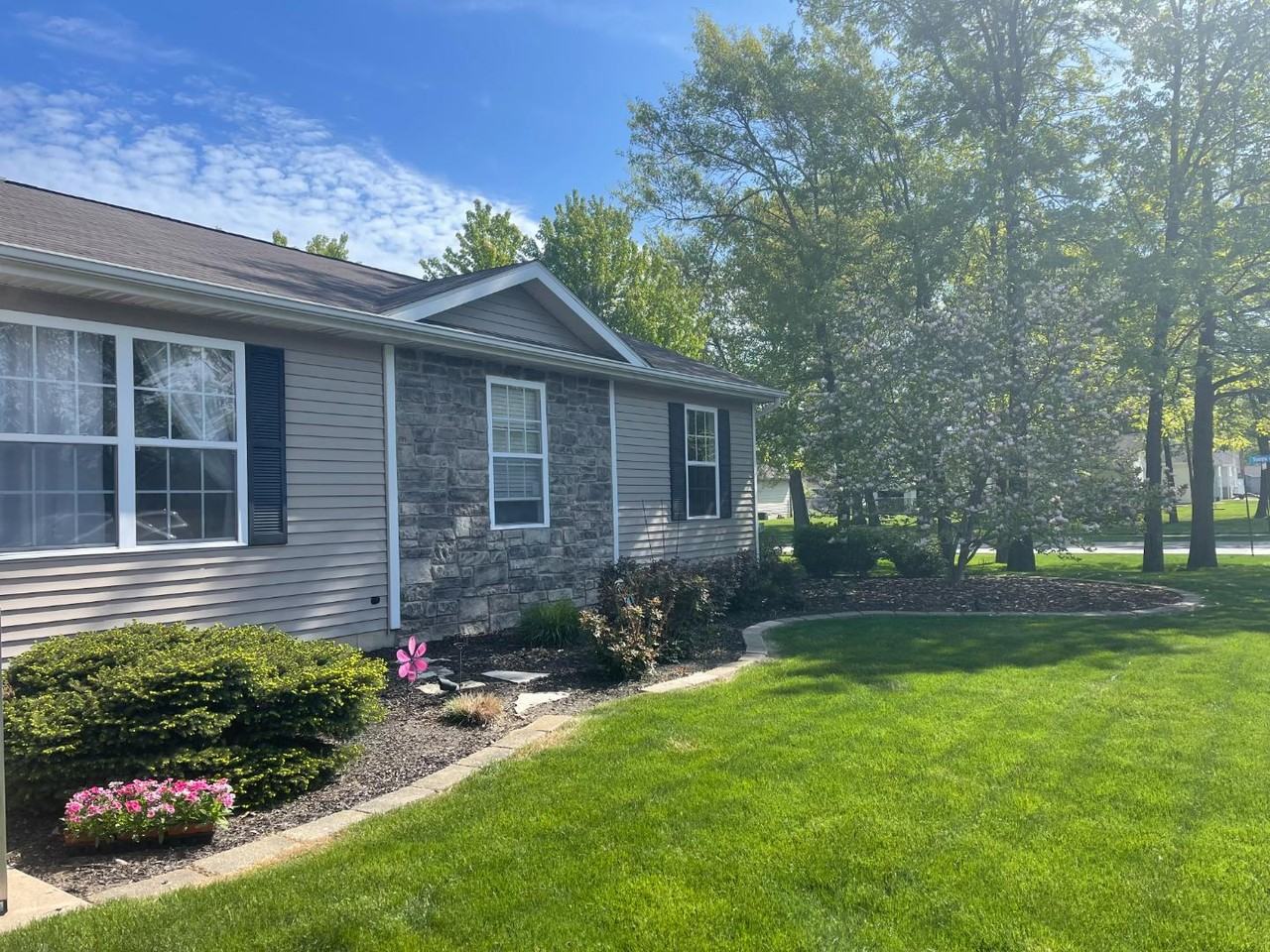 365 Marilyn Road - Photo 2 of 12