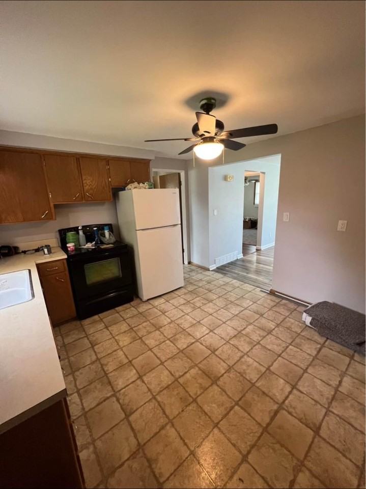 122 Daniel Ct - Photo 2 of 6