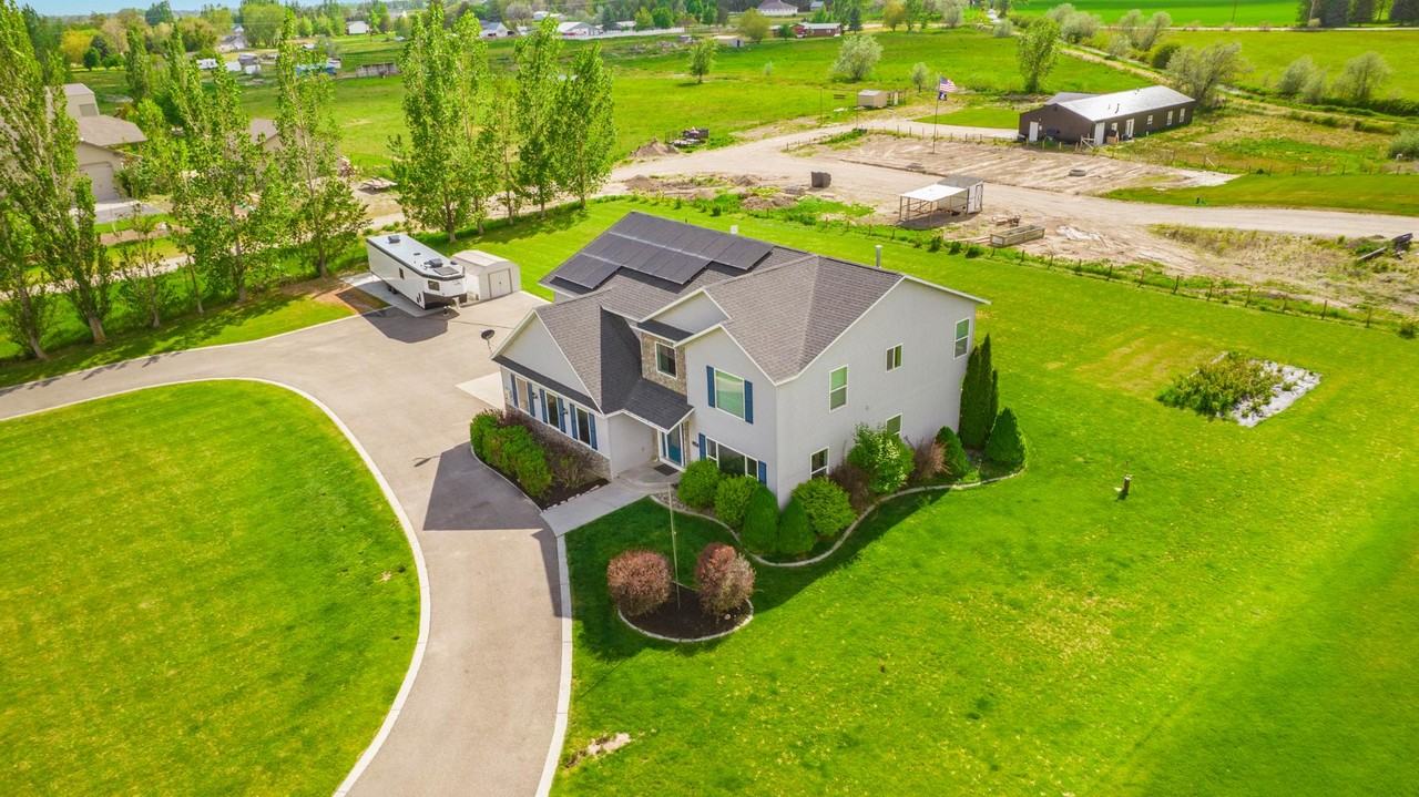 423 N 3826 E - Photo 2 of 10