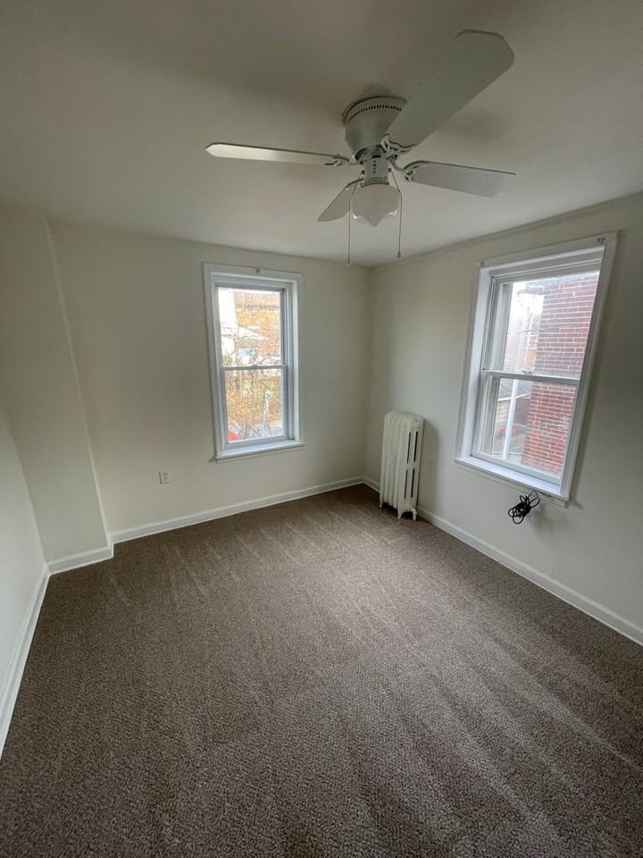 407 Maple Ave - Photo 2 of 11