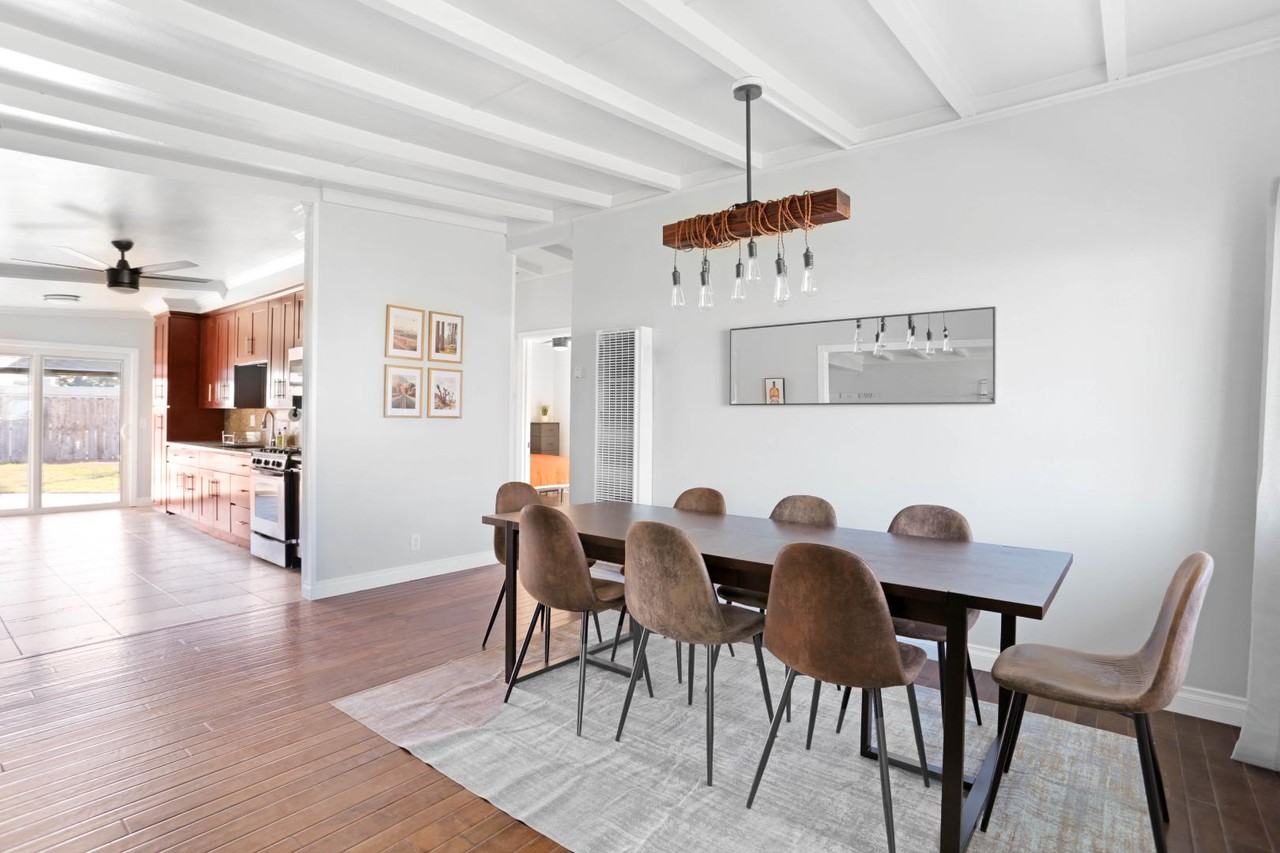 1271 Essex St - Photo 5 of 11