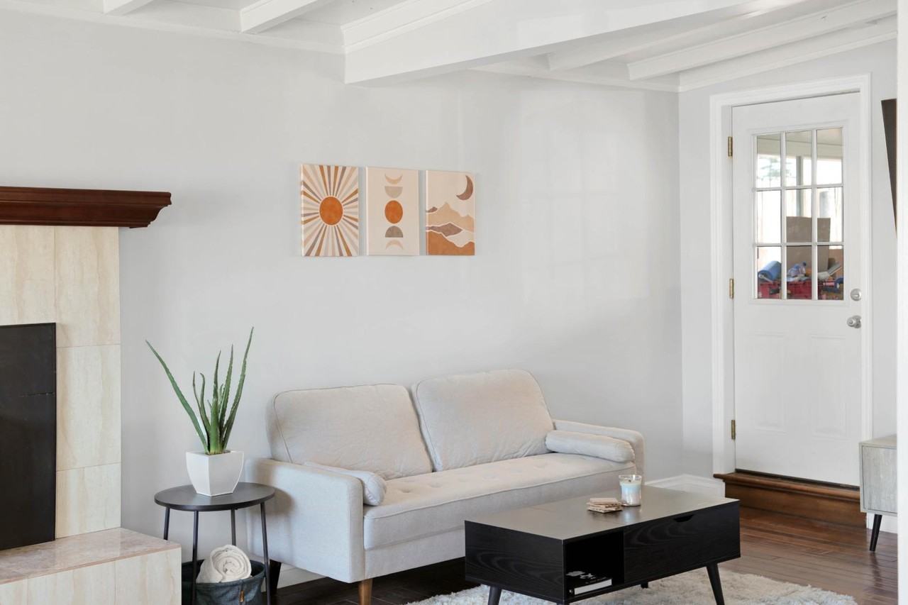 1271 Essex St - Photo 6 of 11