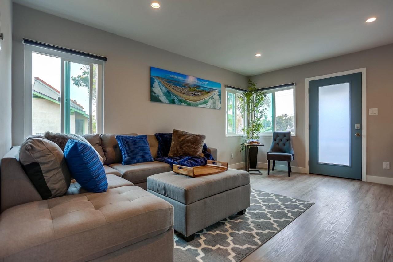 810 Island Ct - Photo 3 of 11