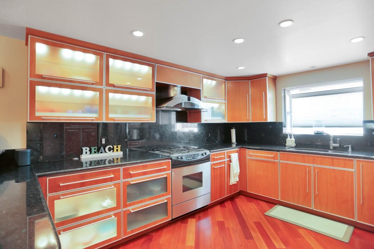 821 Nantasket Ct - Photo 5 of 11