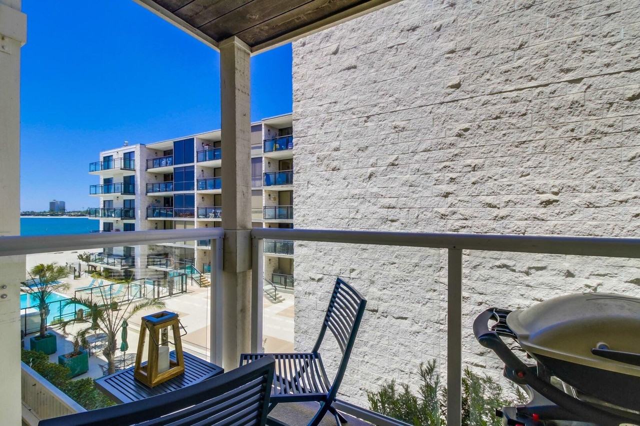 3888 Riviera Dr - Photo 4 of 11