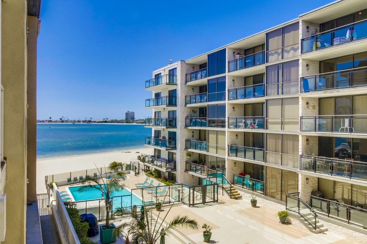 3888 Riviera Dr - Photo 5 of 11