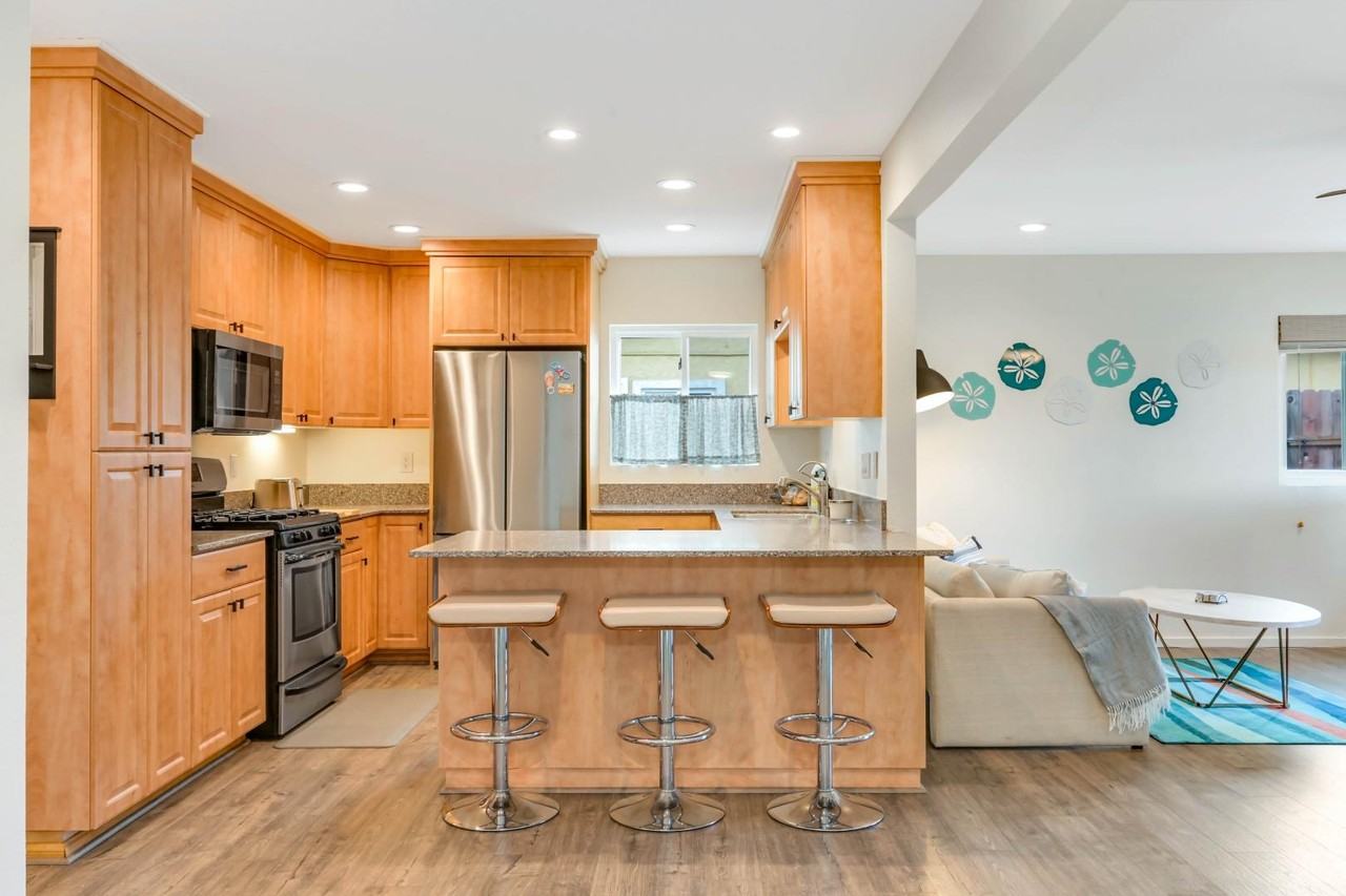 1246 Thermal Ave - Photo 3 of 11