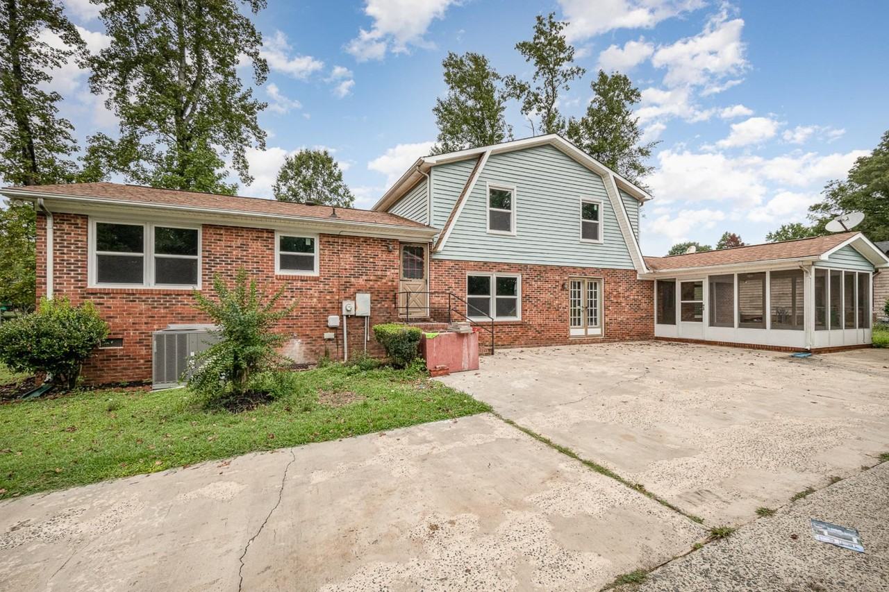 5027 Craigwood Dr - Photo 3 of 20