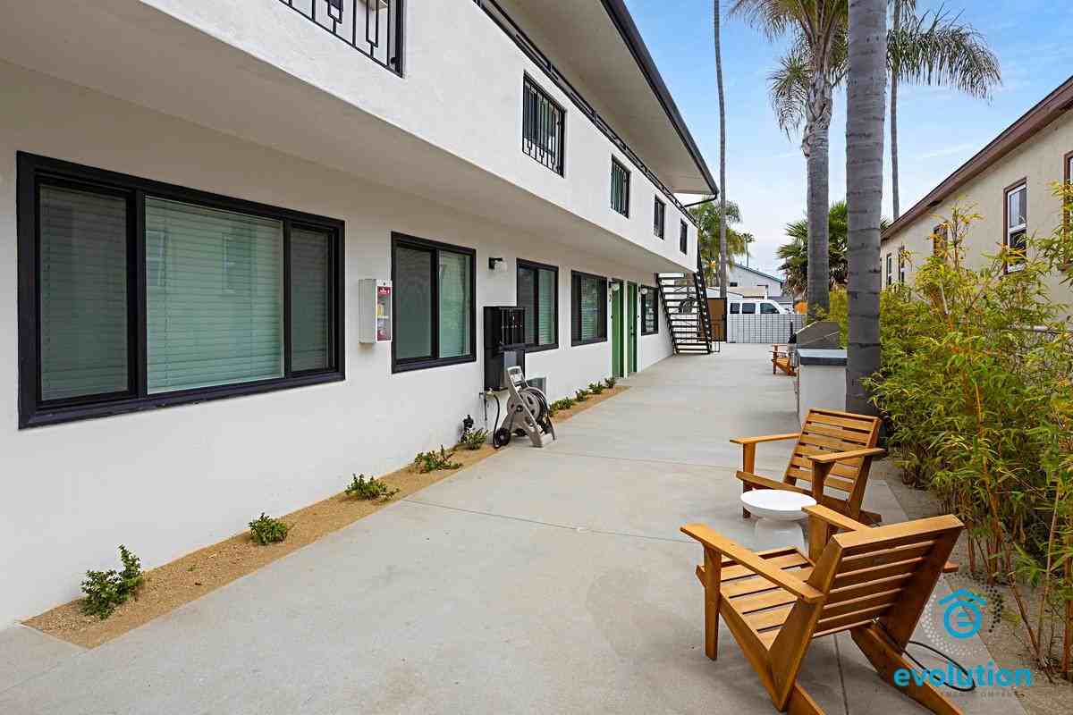 4835 Saratoga Avenue - Photo 3 of 5