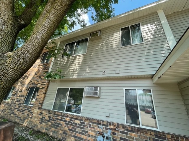 304 6th Street Southwest - Photo 3 of 27