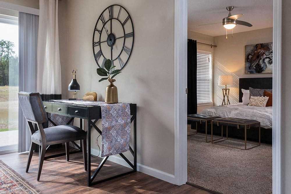 Redwood Holt - Photo 5 of 11