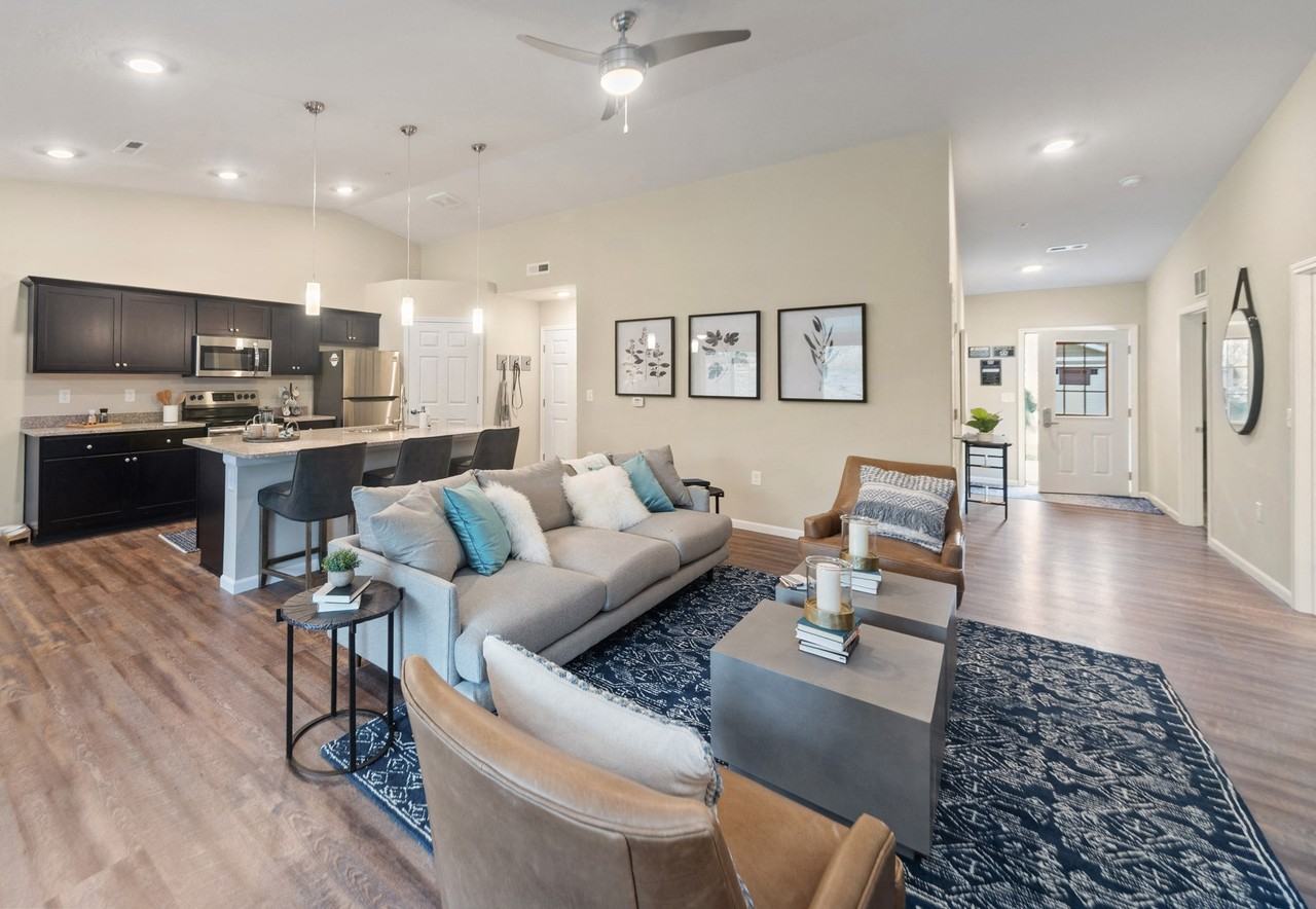 Redwood Holt - Photo 6 of 11