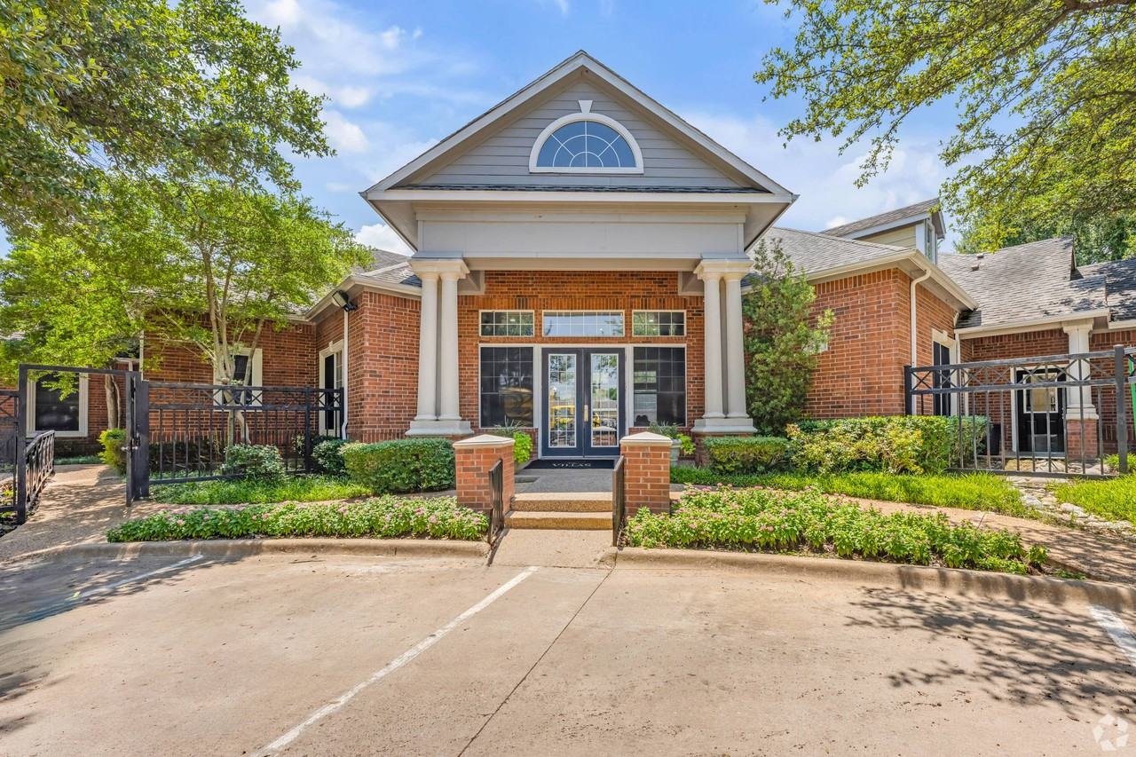 Villas of Sorrento Apartments - Photo 2 of 30