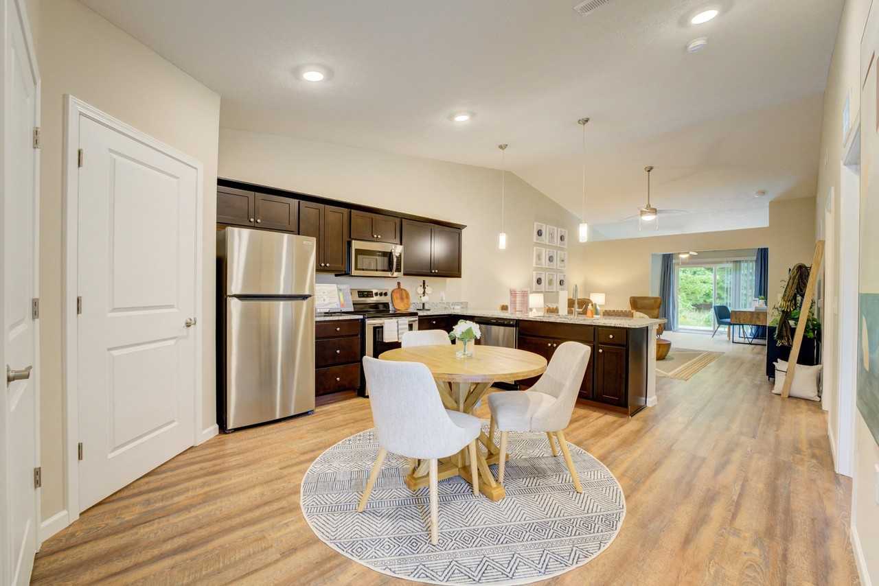 Redwood Norton - Photo 5 of 11