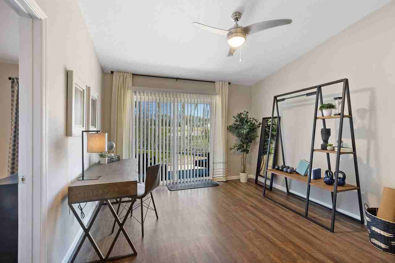 Redwood Greenfield - Photo 5 of 8