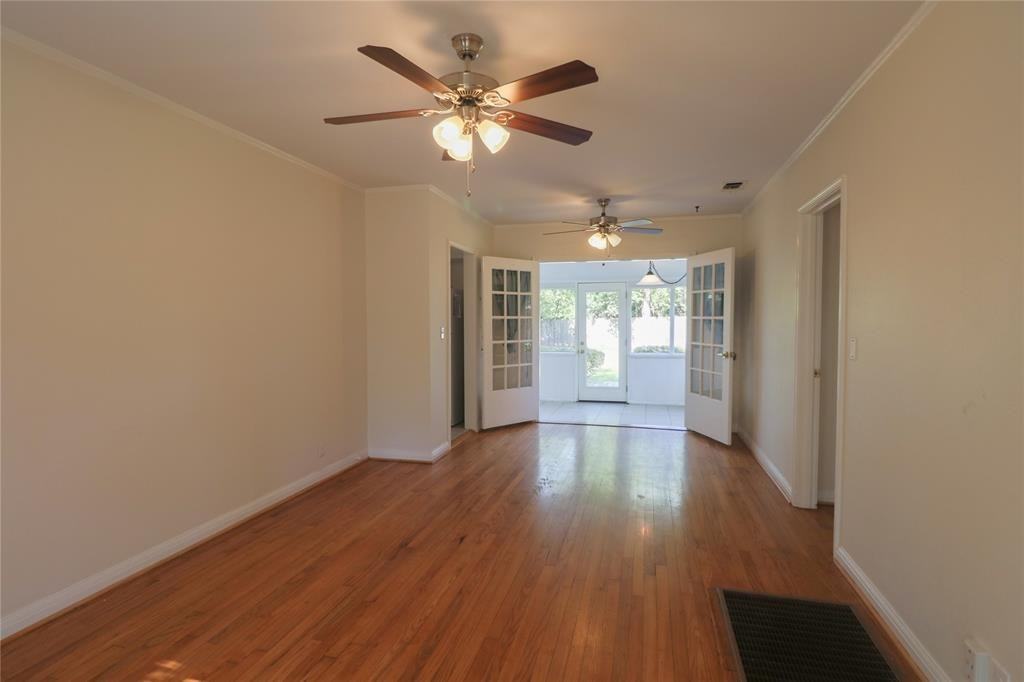 704 North Bailey Avenue - Photo 4 of 23