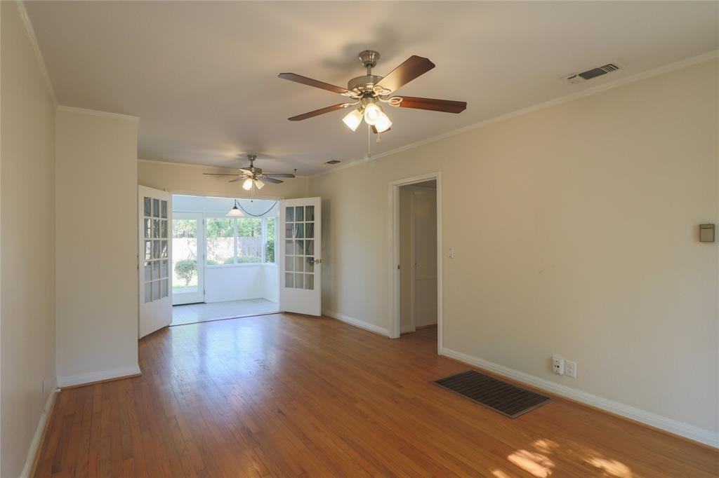 704 North Bailey Avenue - Photo 7 of 23