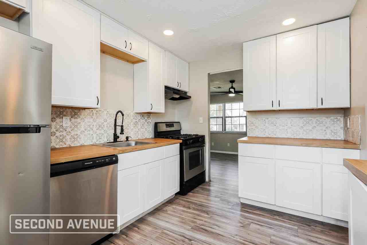 1400 Marydale Ave - Photo 2 of 29