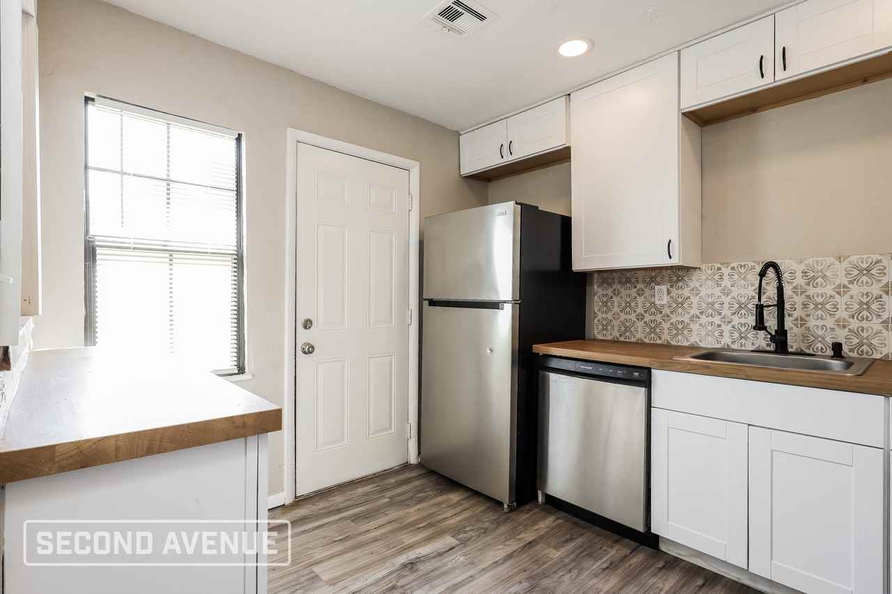 1400 Marydale Ave - Photo 4 of 29