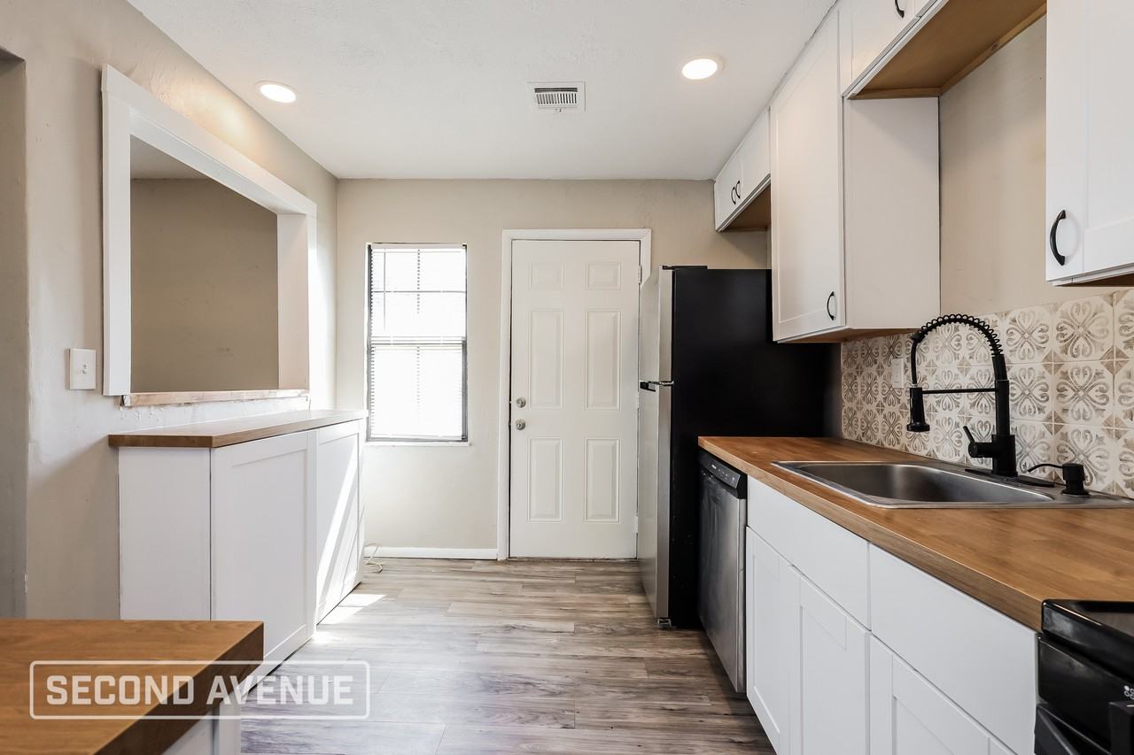 1400 Marydale Ave - Photo 5 of 29