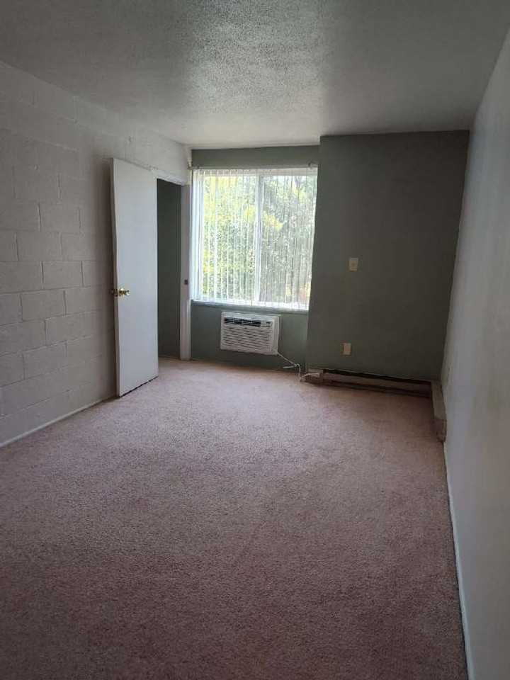 THE QUADS APARTMENTS - Photo 5 of 16