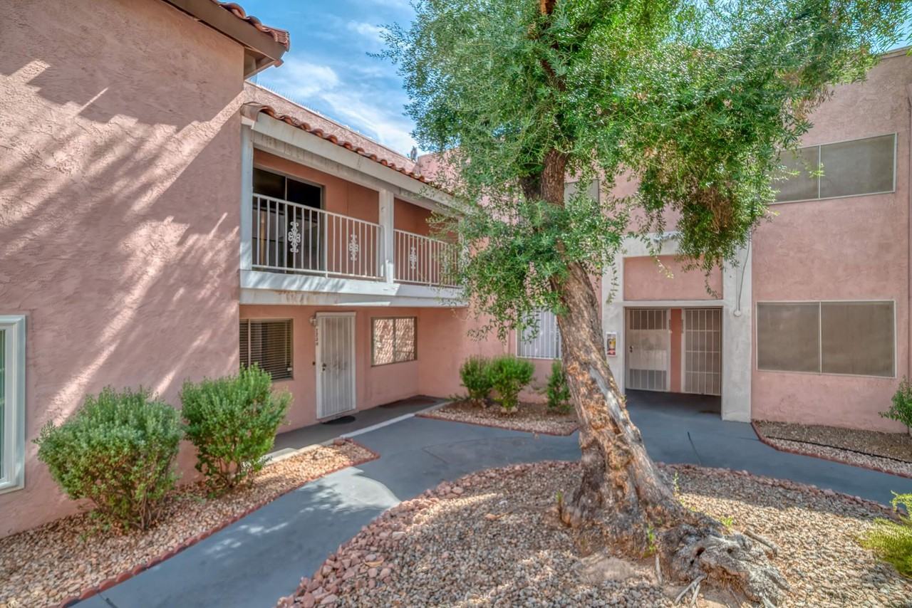 2234 E Desert Inn Rd - Photo 2 of 22